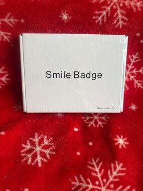 NIP QUICK SHIP Amazon White Smile Badge NEVER OPENED